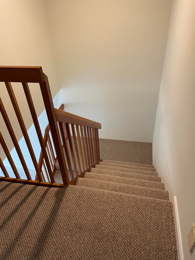 Building Photo - 43 Essex Ct