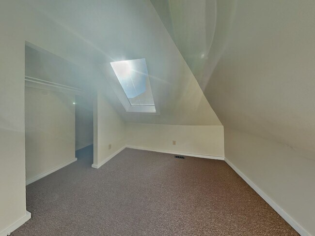 Building Photo - 1365 Indianola Ave