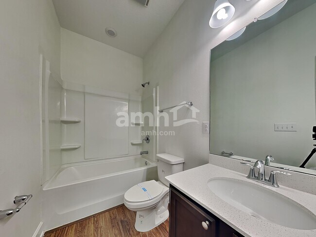 Building Photo - 1020 Island Pond Dr