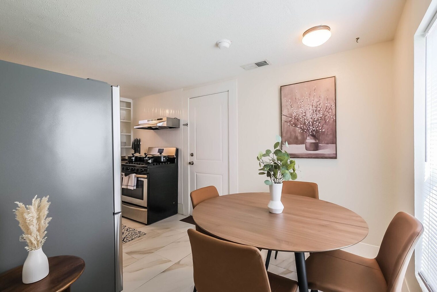 Building Photo - 1327 W 21st St