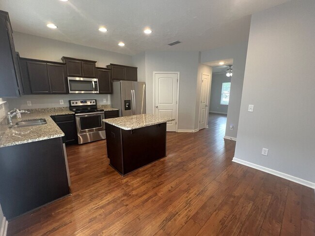 Building Photo - 813 Vigilant Dr