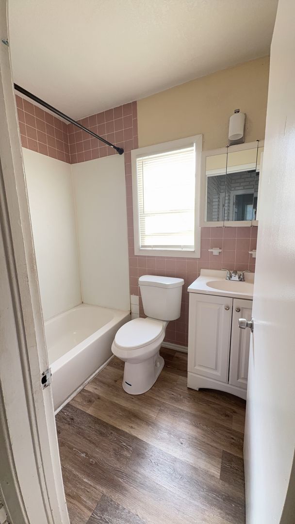 Building Photo - Historic Charm 3 bedroom/ 1 bath Home with bonus room