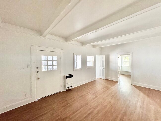 Primary Photo - 617 S Soto St