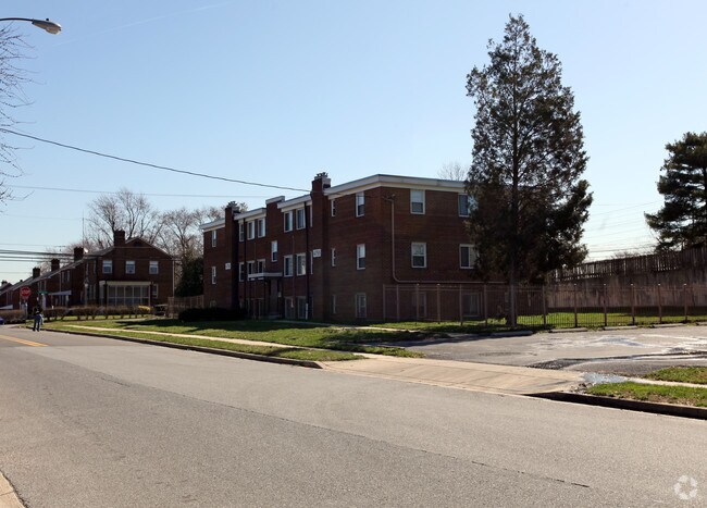 Building Photo - Vesta Three