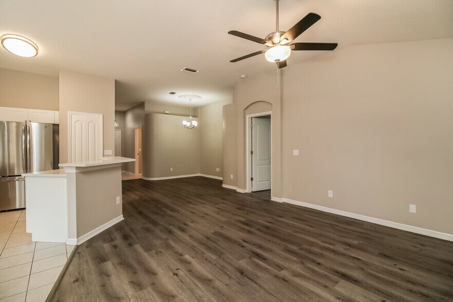Building Photo - 1465 Lake Shore Ranch Dr
