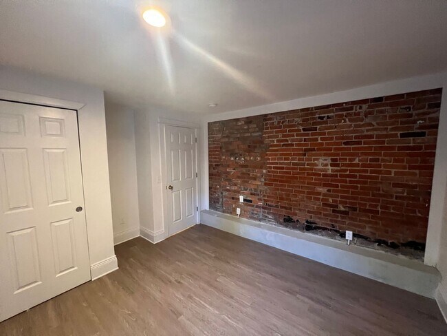 Building Photo - 2110 Grove Cir W