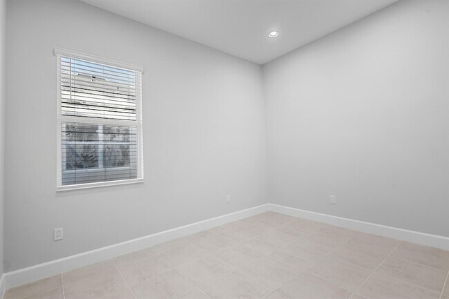Building Photo - 14192 Lacebark Ln