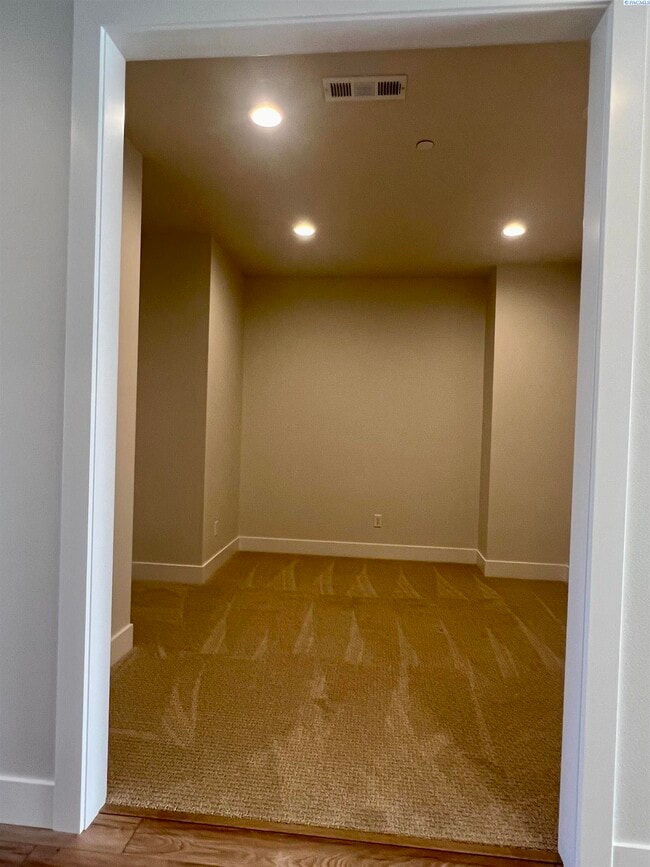 Building Photo - FOR RENT West Village Rambler with RV Bay