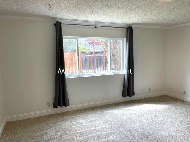 Building Photo - Pleasant HIll 3 bedroom 2 bath Great locat...
