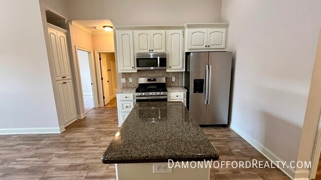 Building Photo - 610 Salems Ct