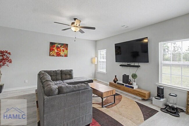 Building Photo - 18 Sunflower Cir NE