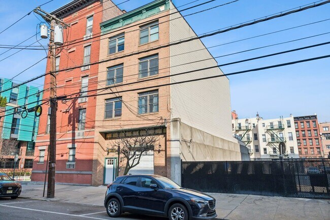 Building Photo - 331 Jefferson St