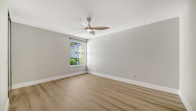 Building Photo - 5533 Avellino Pl