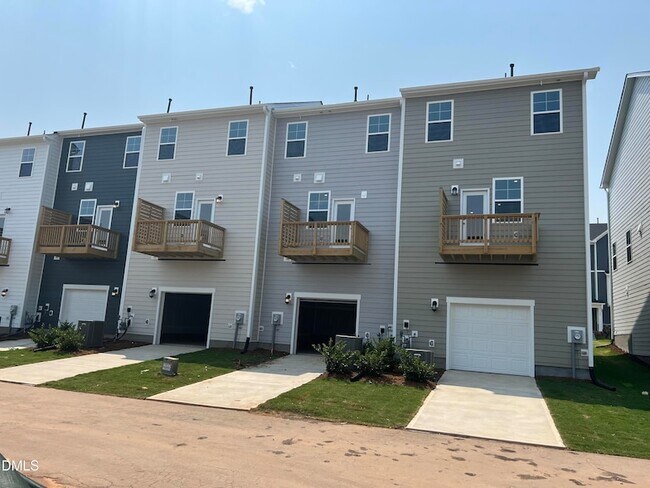 Building Photo - 642 Gimari Dr