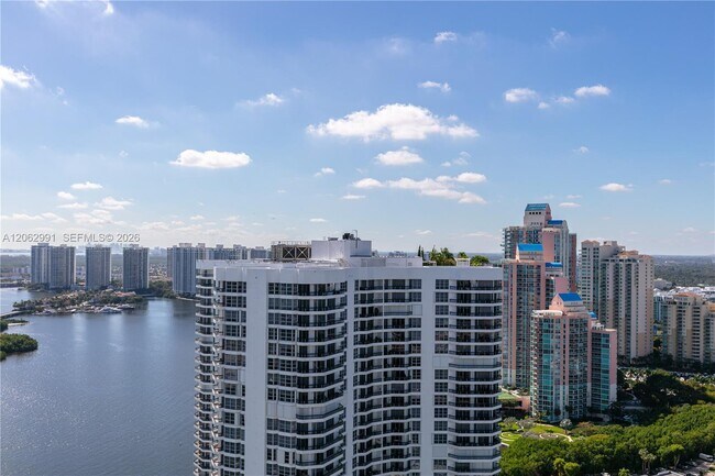 Building Photo - 3500 Mystic Pointe Dr