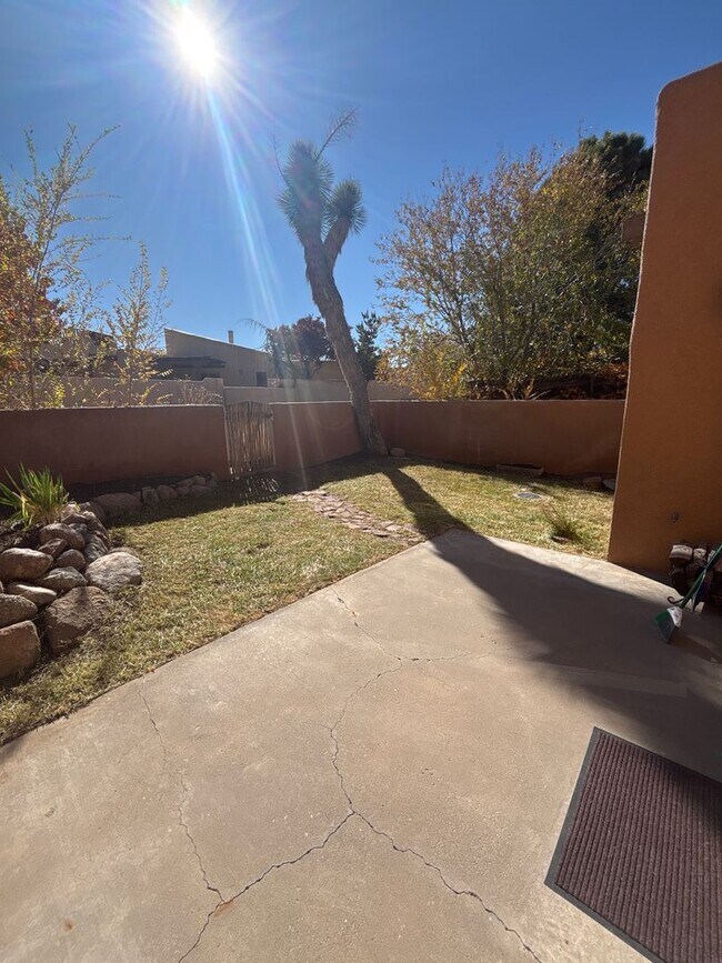 Building Photo - Townhouse Sandia Heights