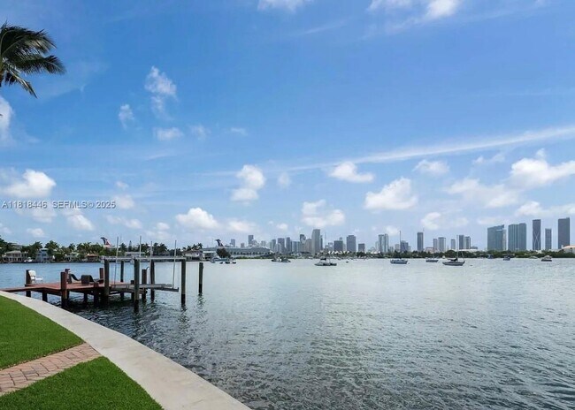 Building Photo - 432 S Hibiscus Dr