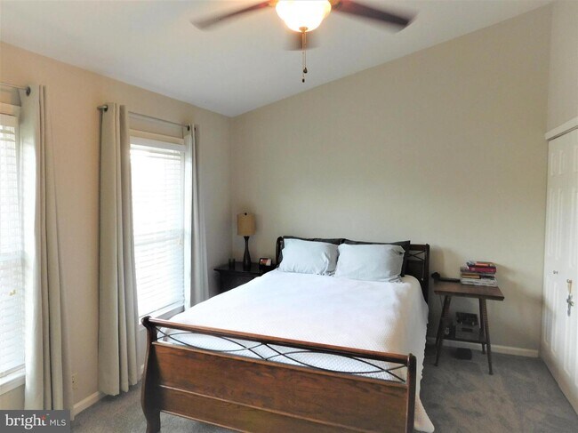 Building Photo - 8487 Springfield Oaks Dr