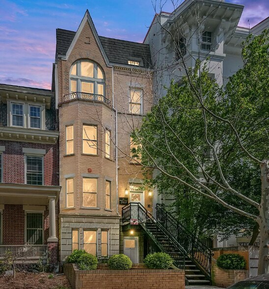 Building Photo - 2803 Ontario Rd NW