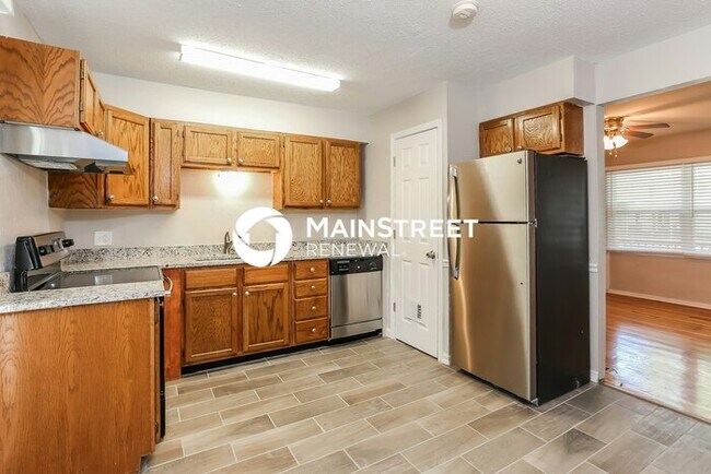 Building Photo - 2 Bedroom Pet-Friendly Home in Kansas City, MO with Main Street Renewal