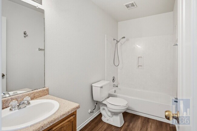Building Photo - 228 Pearl Lake Dr