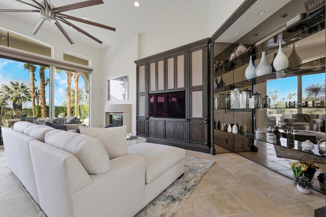 Building Photo - 48275 Vista Calico