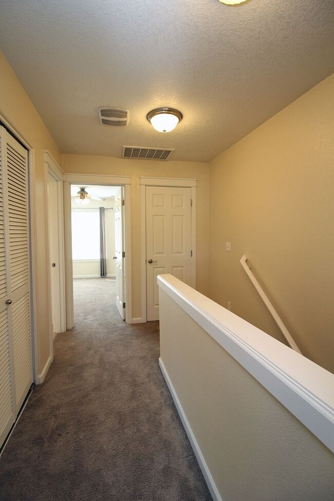 Building Photo - 21410 NE Rosewood Dr