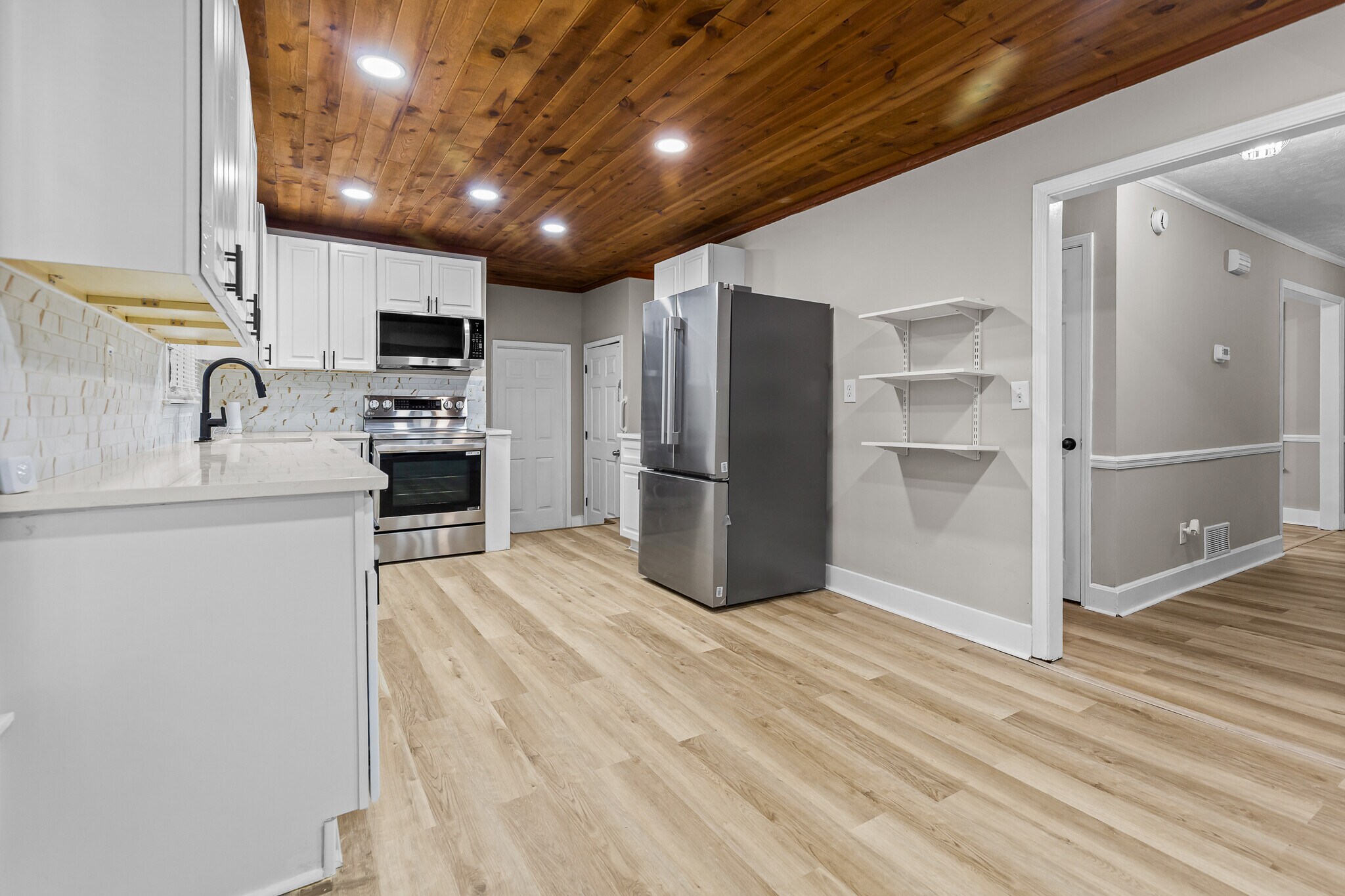 Building Photo - 800 Post Road Cir