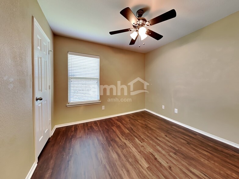 Building Photo - 524 Anchor Way