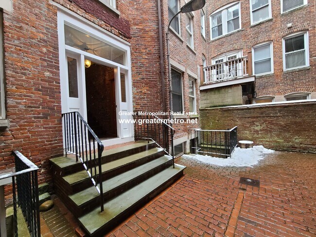 Building Photo - 30 Clark St