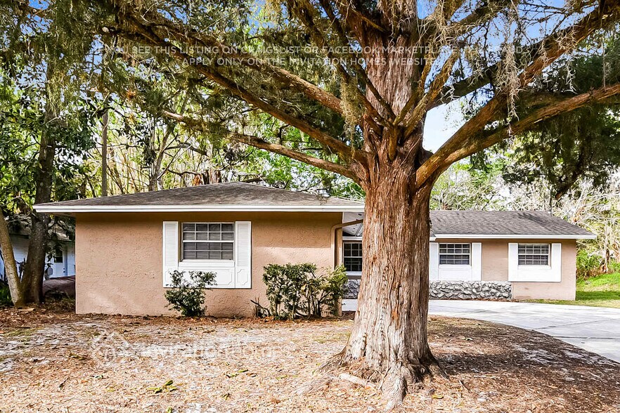 Building Photo - 984 Oak Dr