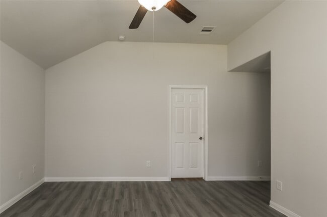 Building Photo - 13401 Raintree Dr