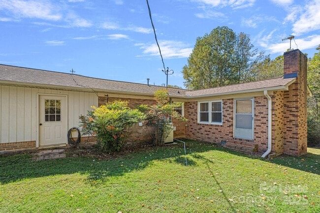 Building Photo - 540 Hoover Rd