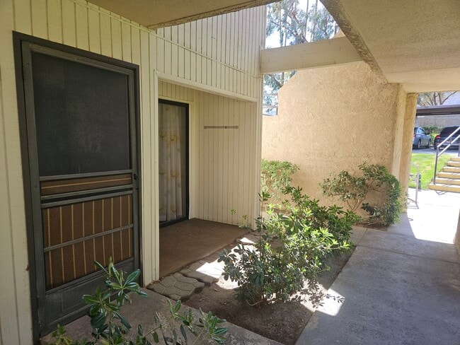 Building Photo - 2809 Los Felices Cir E