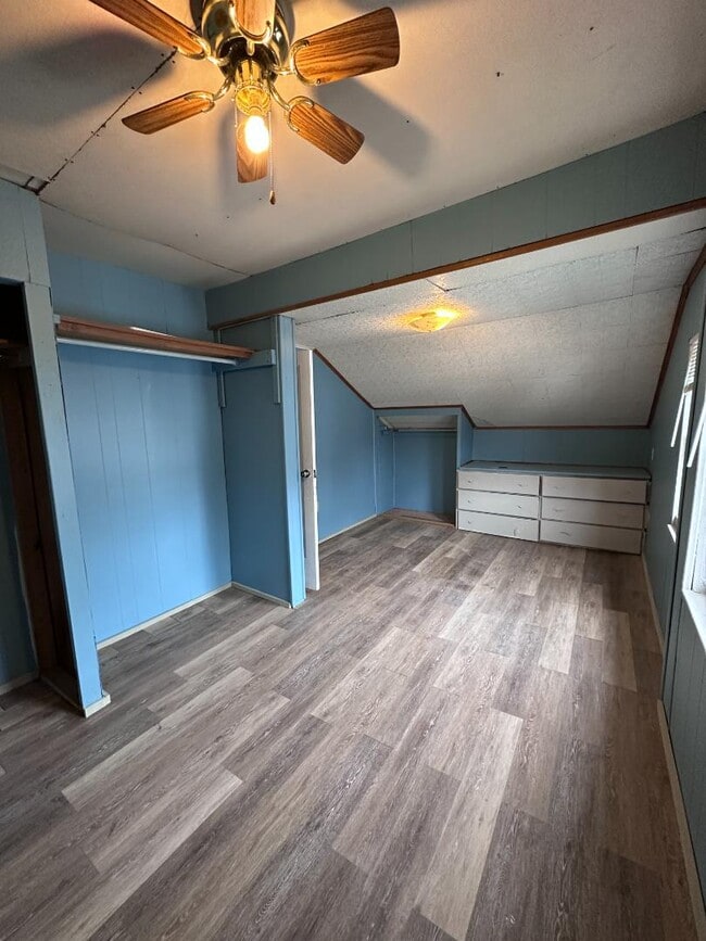 Building Photo - 211 Gould St