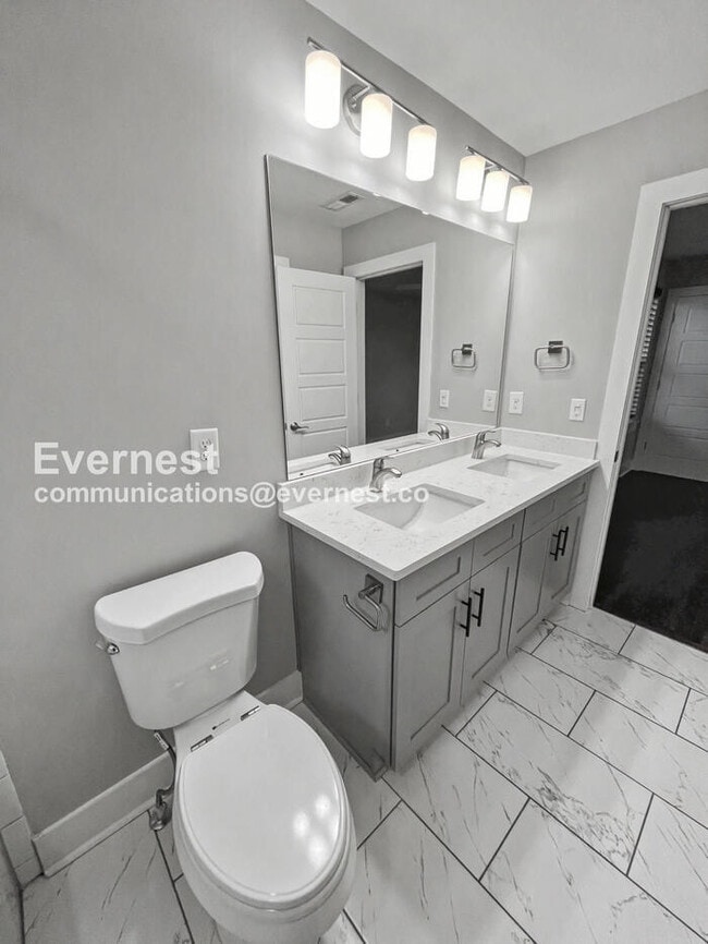 Building Photo - 2332 Oak Ct