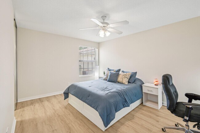 Building Photo - 10853 SW Elsinore Dr