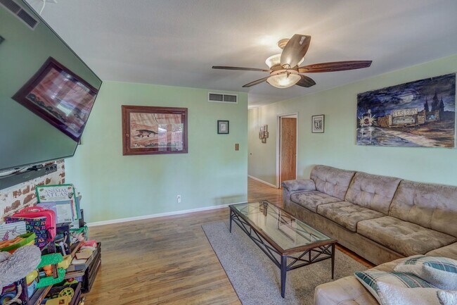 Building Photo - 4 Bedroom 2 Bath House for Rent Within Wal...