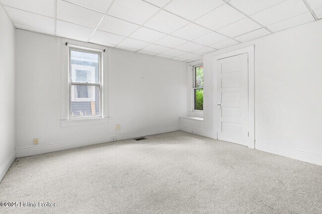 Building Photo - 204 S Bayly Ave
