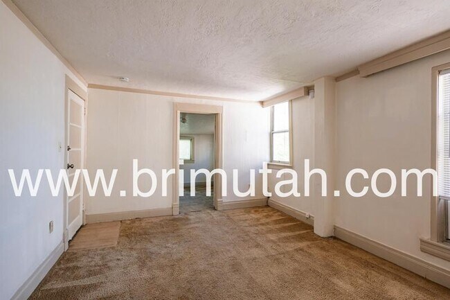 Building Photo - 368 S University St