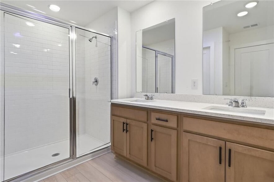 Building Photo - 187 Redbud Rd