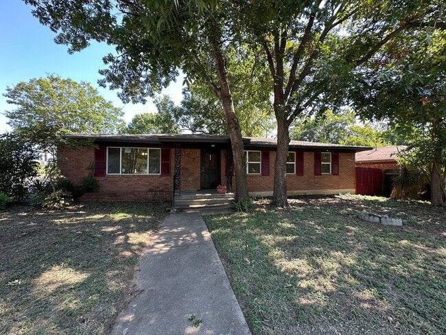 Primary Photo - 700 Bradford St