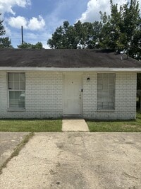 Building Photo - 300 Rials Dr