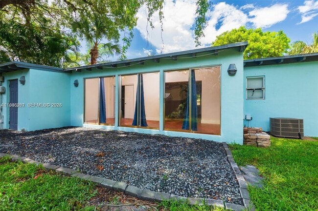 Building Photo - 1716 SW 12th Ct