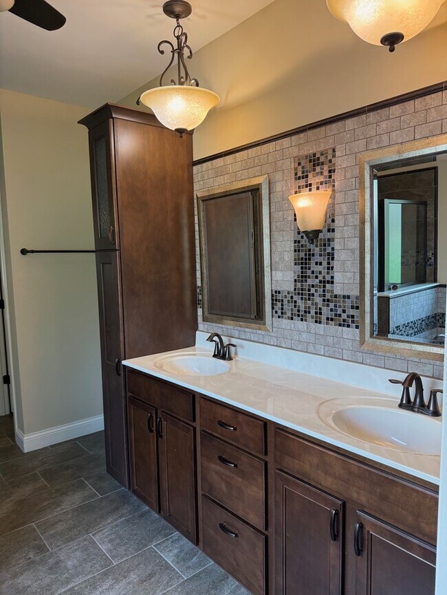 Building Photo - 36 Sag Harbor Ct