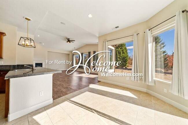 Building Photo - 15020 Redmond Lp