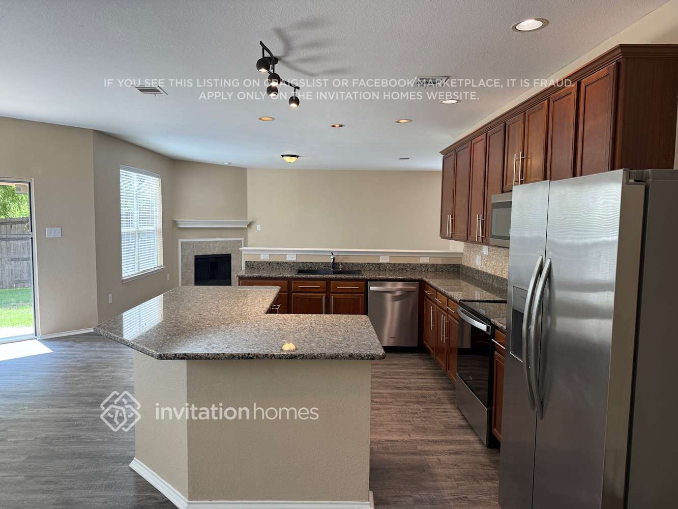 Building Photo - 8441 Shallow Creek Dr