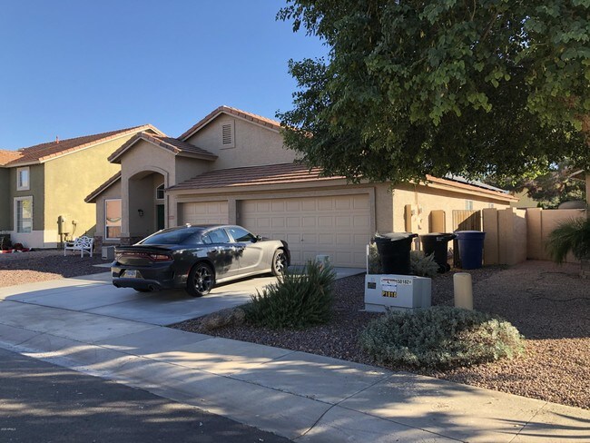 Building Photo - 1553 E Oakland St