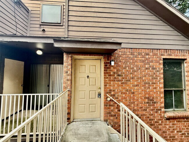 Building Photo - 3100 Walnut Bend Ln