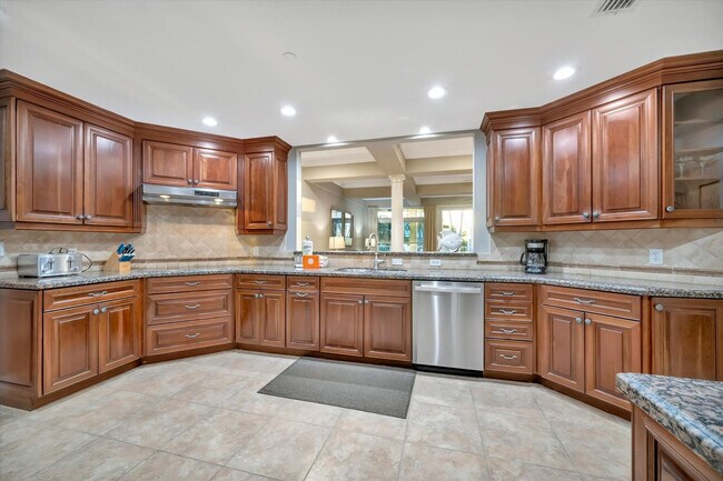 Building Photo - 6406 Gulf Dr